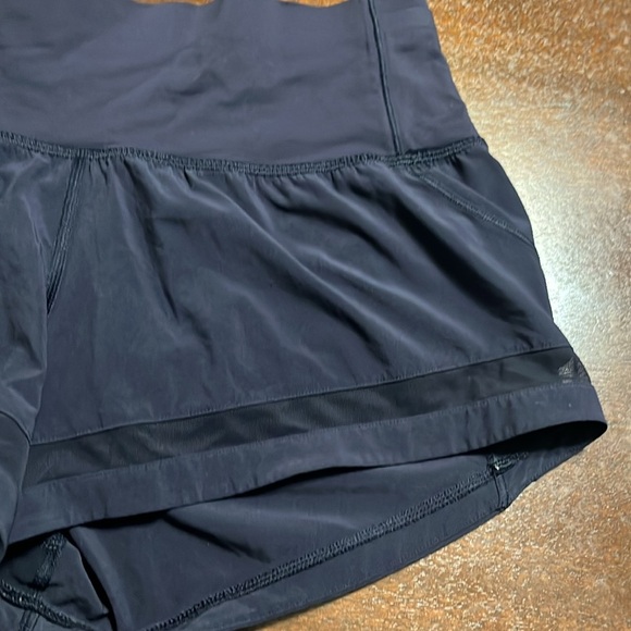 Lululemon short - Picture 6 of 7